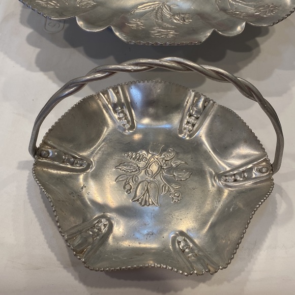 Mid Century 50’s Lazy Susan aluminum tray & a basket hand forged floral vintage - Picture 6 of 16